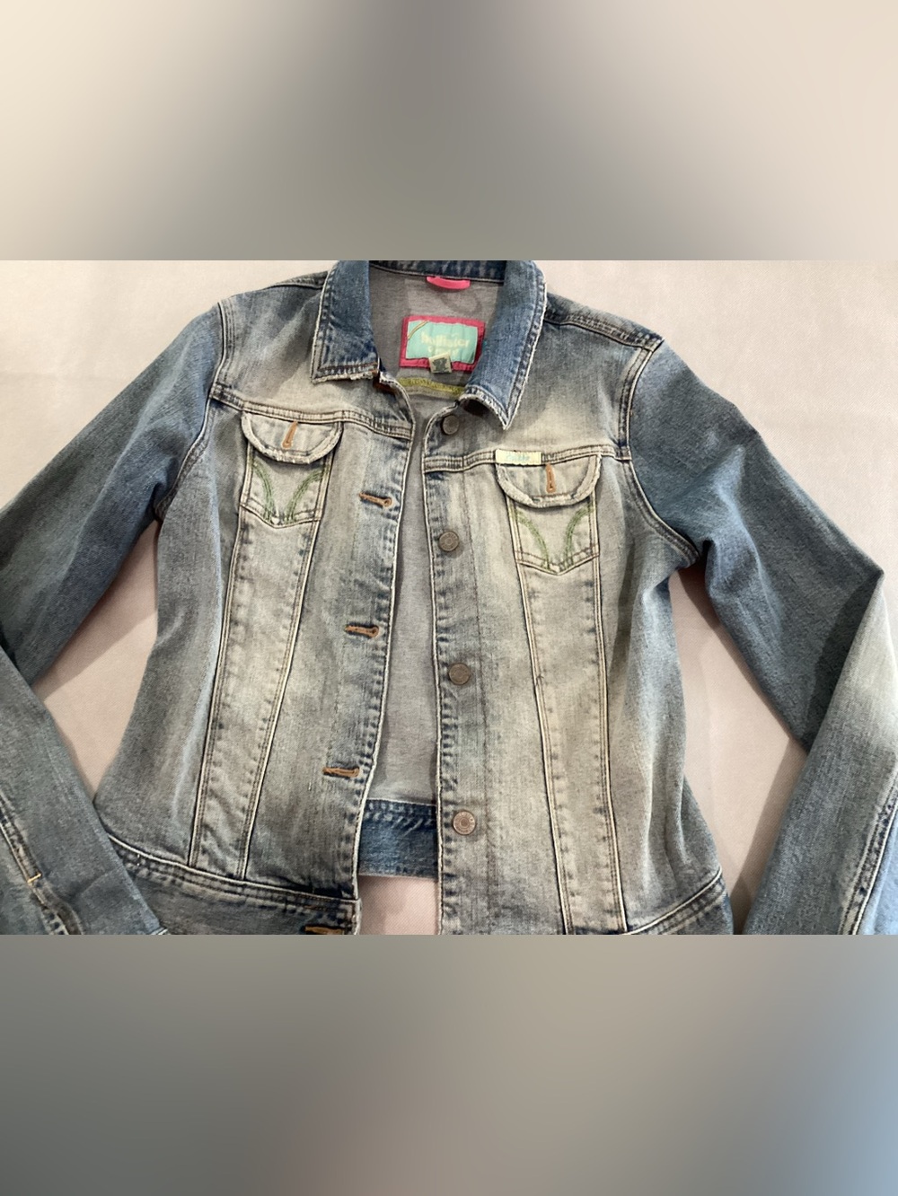 Hollister Light Wash Denim Jacket with Pink Label and Aqua Patch Size Large #cj
